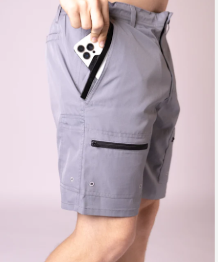 Mode fonctionnelle : le short pour hommes qui change la donne avec des poches imperméables