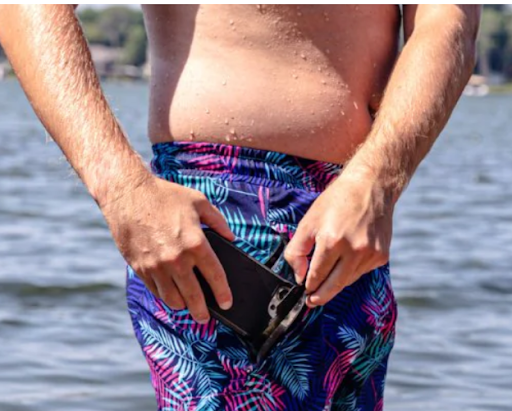 Audacieux et intemporel : Explorer les shorts de bain noirs pour hommes