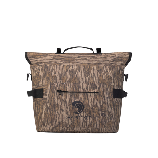 Dry Pocket's Mossy Oak Bottomland camo waterproof, scent proof, floating, and magnetic double lock, auto-sealing 10 can tote cooler or dry bag. 