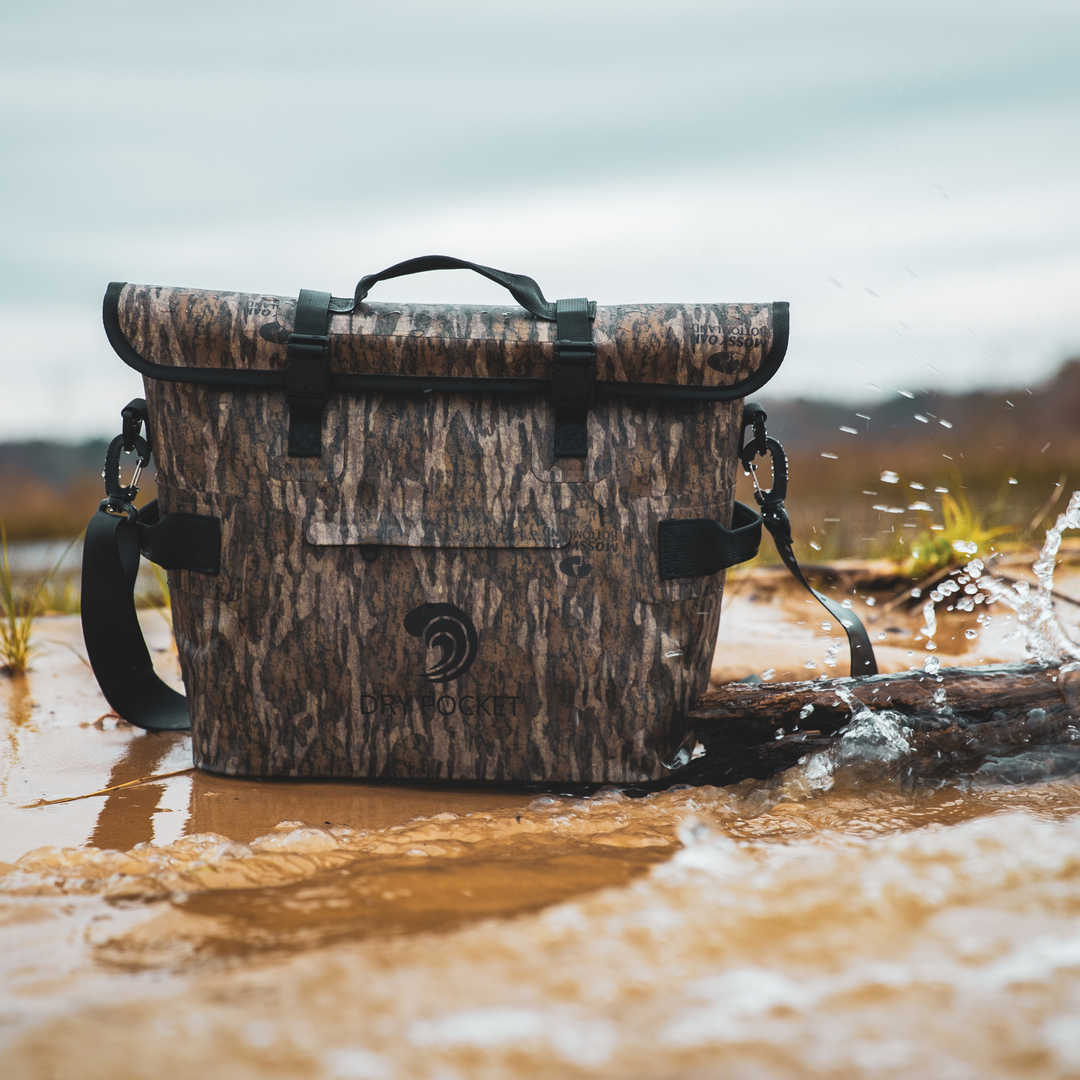 Dry Pocket's Mossy Oak Bottomland camo waterproof, scent proof, floating, and magnetic double lock, auto-sealing 10 can tote cooler or dry bag. 