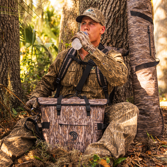 Dry Pocket's Mossy Oak Bottomland camo waterproof, scent proof, floating, and magnetic double lock, auto-sealing 10 can tote cooler or dry bag. 