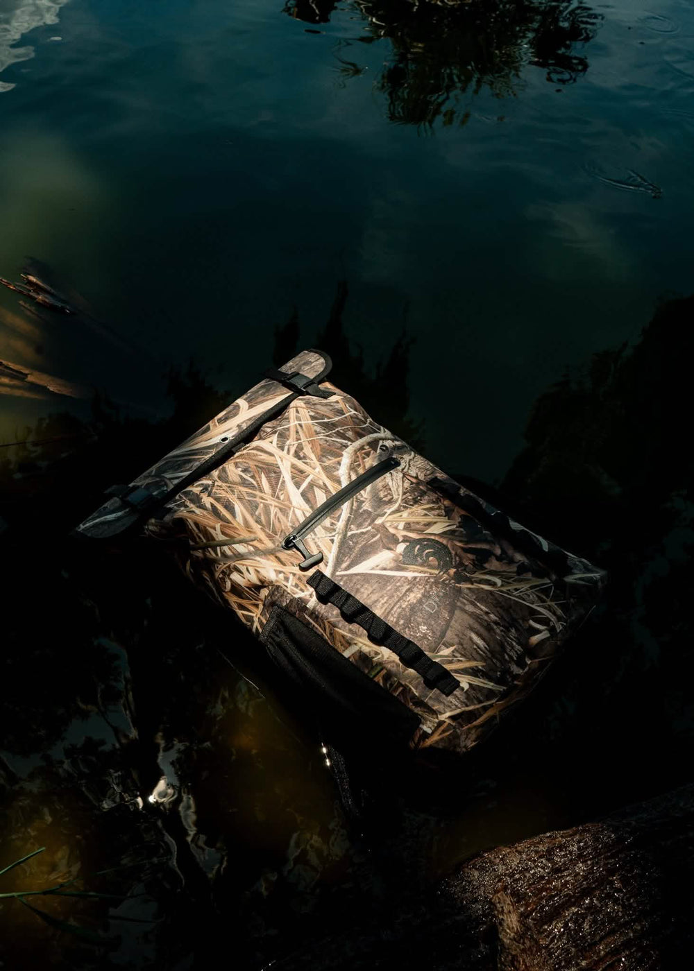 Dry Pocket, Dry Pocket Apparel, Mossy Oak, Mossy Oak New Bottomland Camo, Dry Bag, Backpack Dry bag, Waterproof bag, hunting bag, scent proof bag, waterproof backpack, floating waterproof bag, fishing bag, tackle bag,